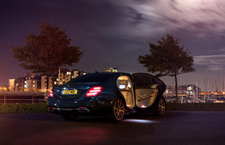 Мерседес на ночной дороге