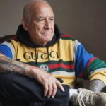Дед инсайд в Gucci худи и Balenciaga кроссах с татуировкой